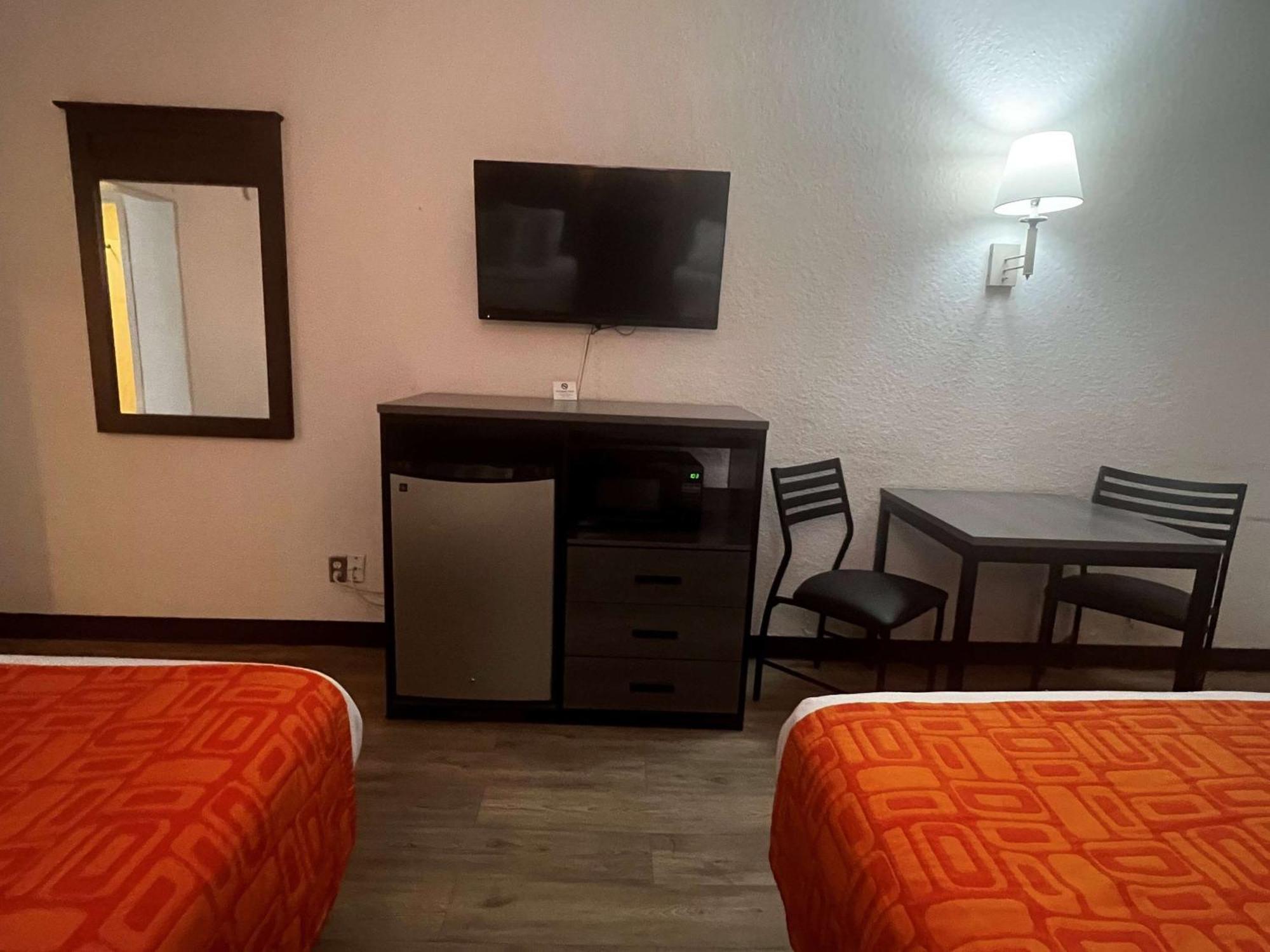Howard Johnson By Wyndham Galveston Exterior photo