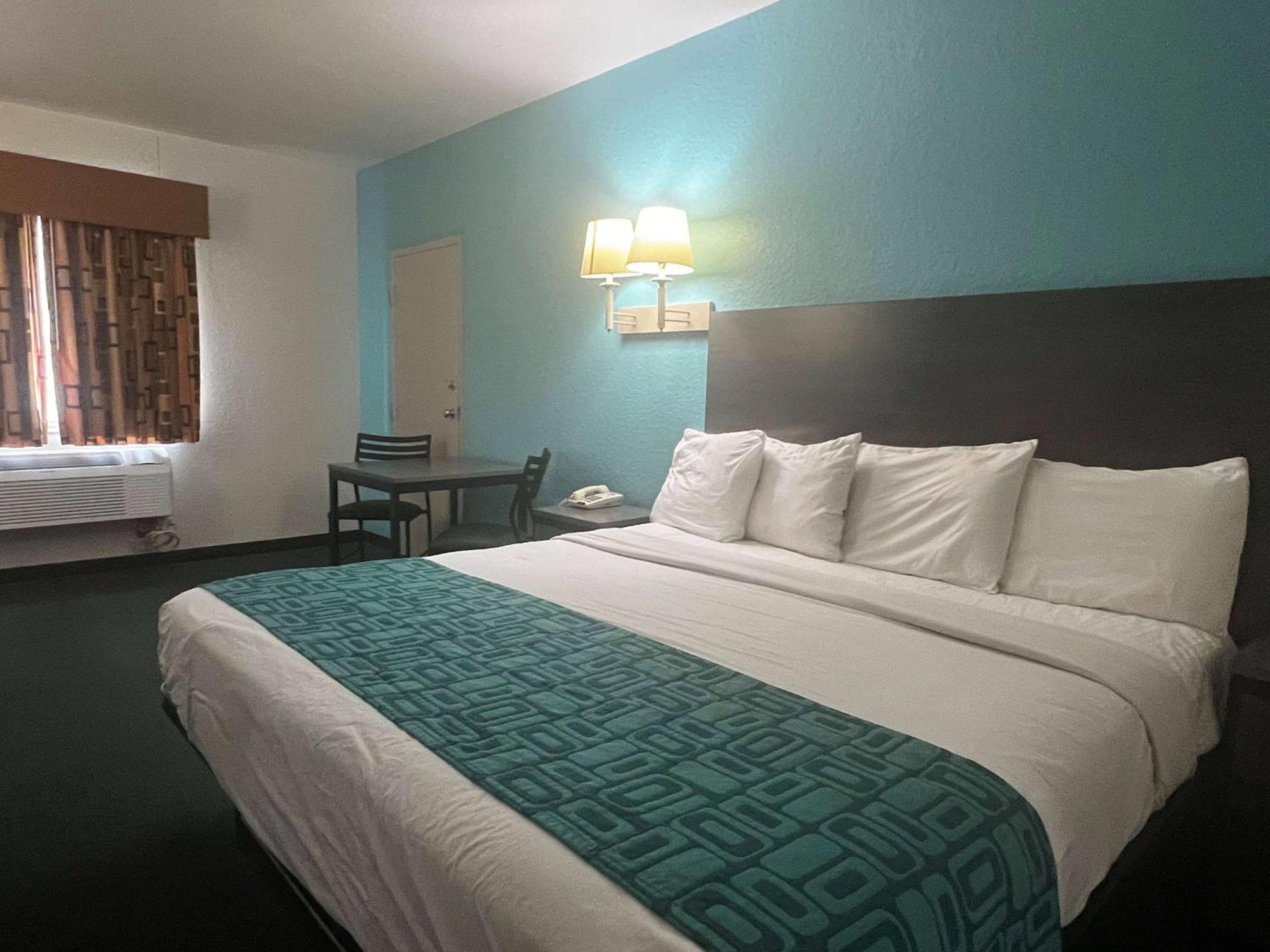 Howard Johnson By Wyndham Galveston Exterior photo