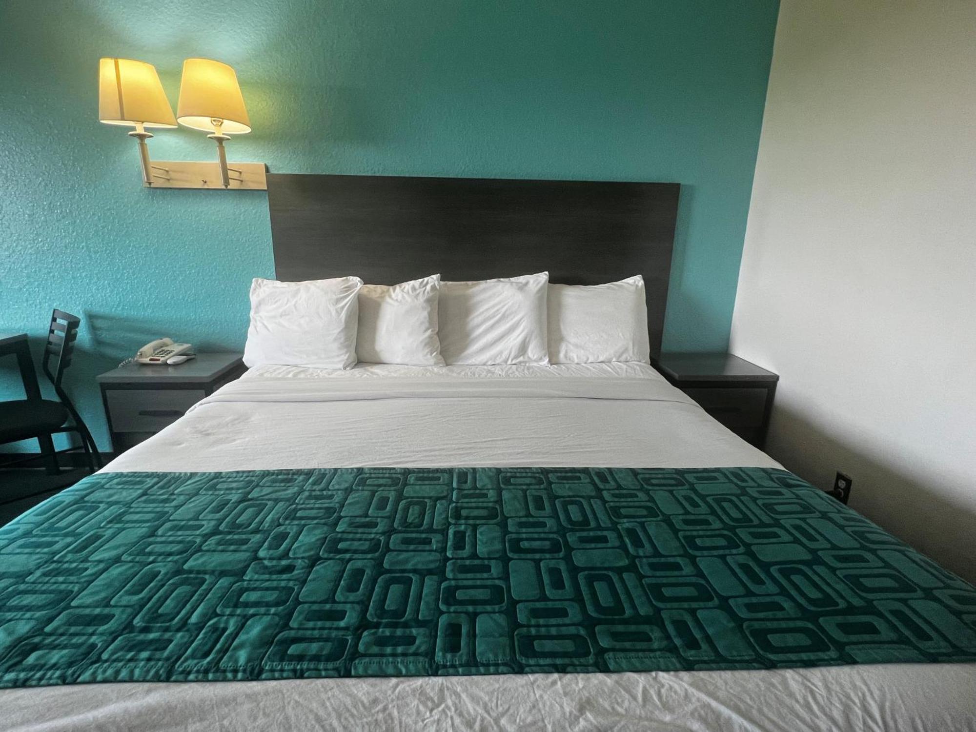 Howard Johnson By Wyndham Galveston Exterior photo