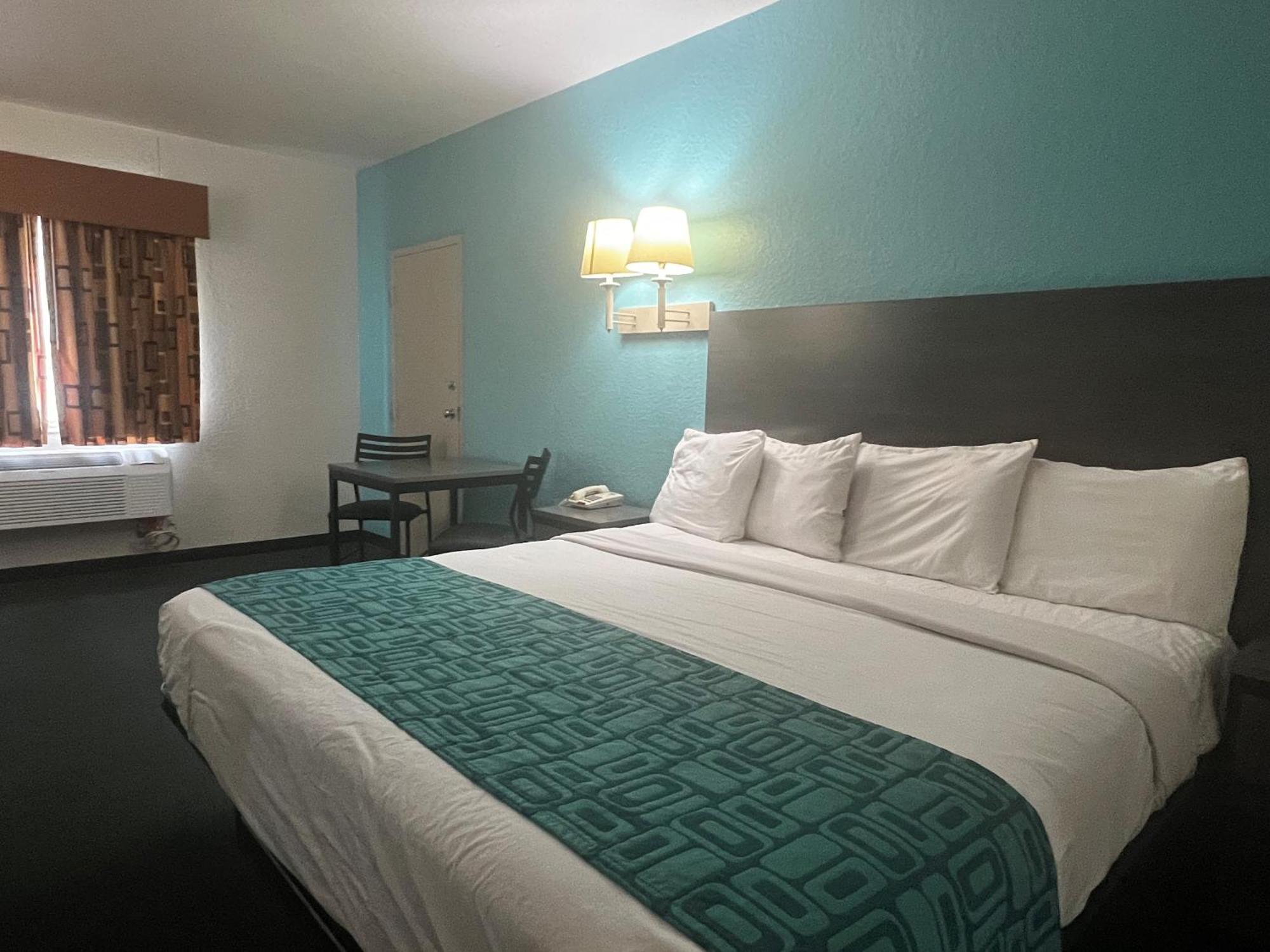 Howard Johnson By Wyndham Galveston Exterior photo